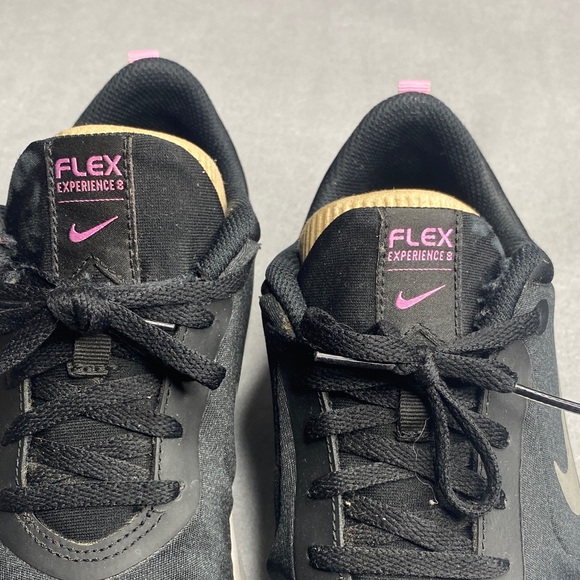 Nike Kids Sneakers in Black and Pink - Picture 5 of 9